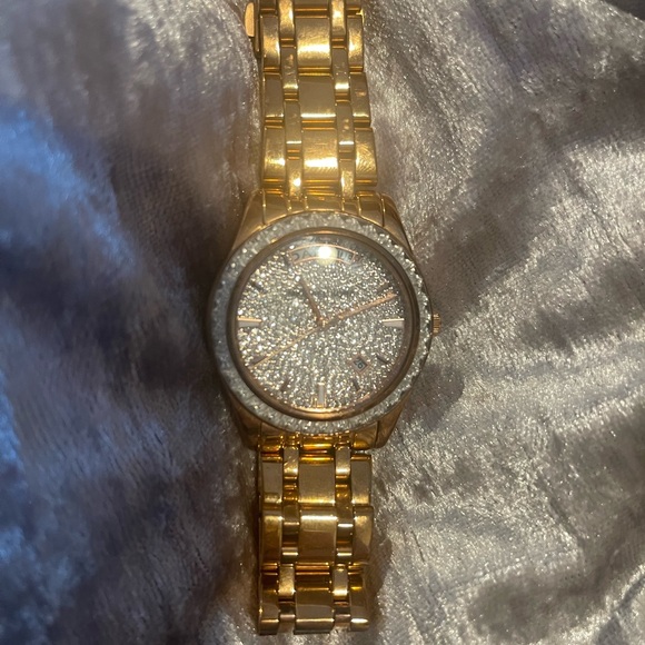Michael Kors rose gold watch with faux diamond face - Picture 6 of 6